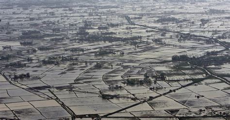 flood light|Myanmar: UN WFP pushes to reach flood.